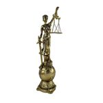 Figura Decorativa Dama de la Justicia con Base Esfera 46 cm Color Dorado