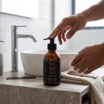 Shampoo para Barba Herbal Forest con Aceites Esenciales 240 mL para Limpieza Profunda