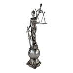 Figura Decorativa Dama de la Justicia Base de Esfera 46.5 cm Color Plateado