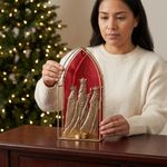 Portavela Decorativo Reyes en Metal Dorado y Rojo de 30.5 cm para Navidad