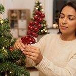 Rama de Bayas con Escarcha 33 cm Roja para Arreglos Navideños