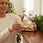 Reno Decorativo Navideño de Metal Dorado de 26.5 cm para Mesa