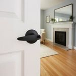 Manija para Baño Tubular con Acabado Negro Mate y Seguro Interior