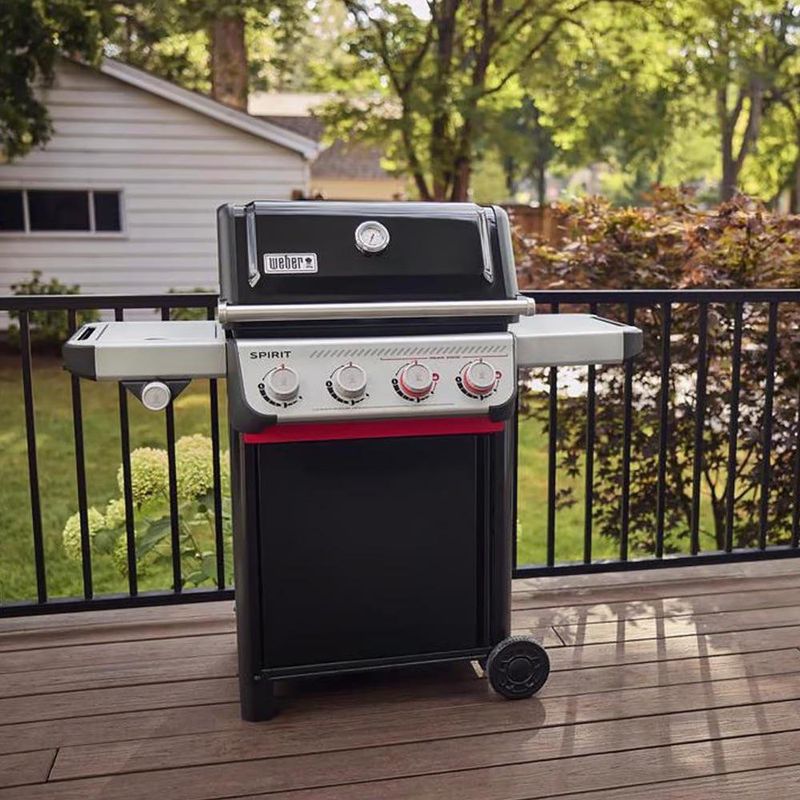 Churrasquera a Gas Spirit E-435 con 4 Quemadores 35,000 BTU Negra