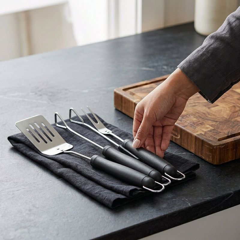 Set de 3 Utensilios Parrilleros de Acero Inoxidable para Churrasquera Color Negro