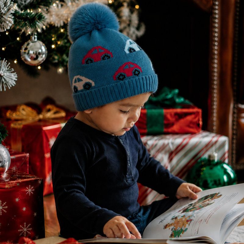 Gorro Infantil de Invierno con Diseño de Carritos y Pompón