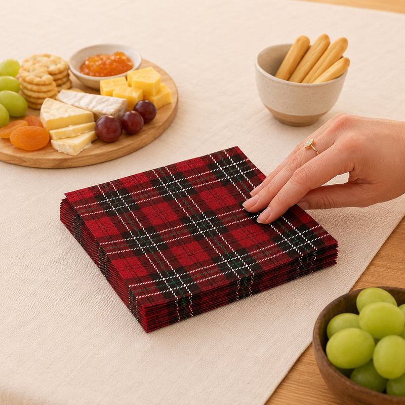 Set de 20 Servilletas Navideñas de 3 Capas 33 x 33 cm Cuadros Rojos y Negros