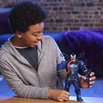 Figura de Acción Venom Simbionte Transformable de 27 cm