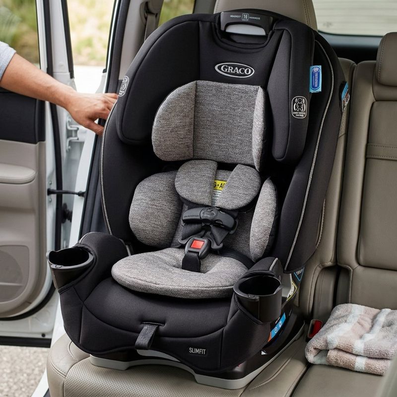 Silla de Carro 3 en 1 SlimFit con Portavasos Giratorios Color Negro