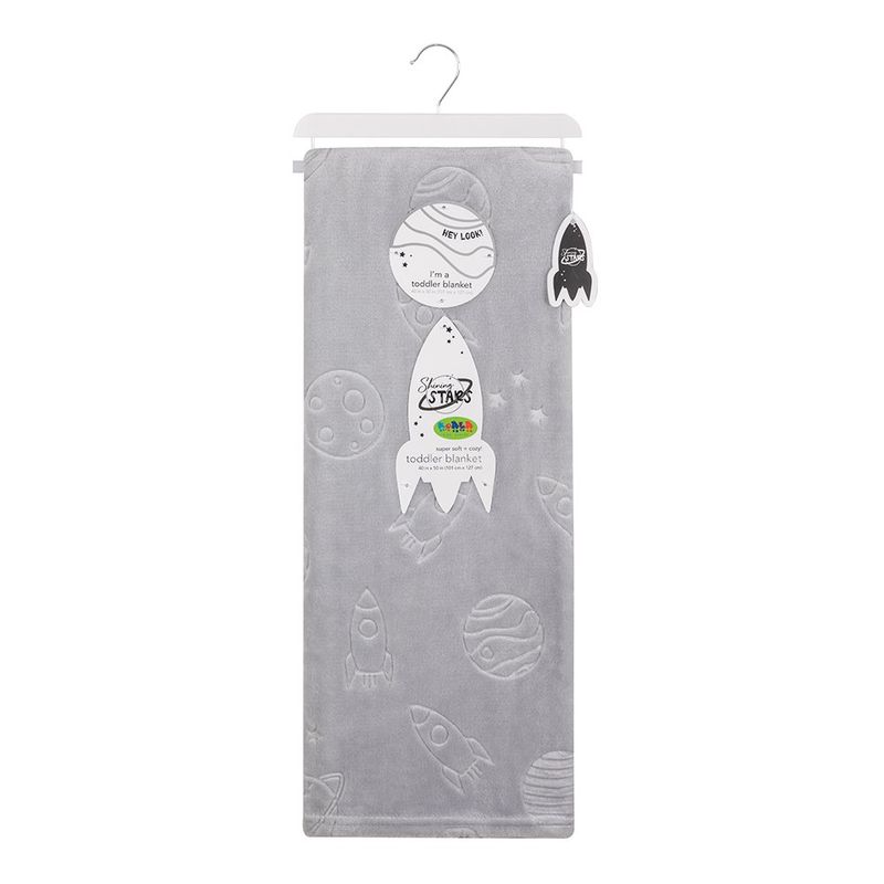 Frazada Infantil con Diseño Espacial en Relieve de 101 X 127 cm Color Gris