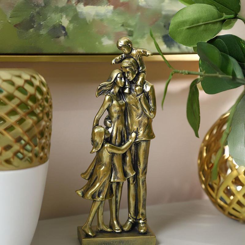 Figura Decorativa 12.9 x 7 x 32.8 cm Familia Abrazándose Color Dorado