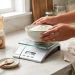 Balanza Digital de Cocina con Base de Vidrio 11 Libras Transparente y Plateado