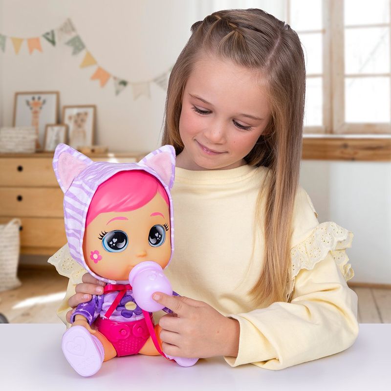 Muñeca Interactiva Cry Babies Day Care con Accesorios Diseños Surtidos