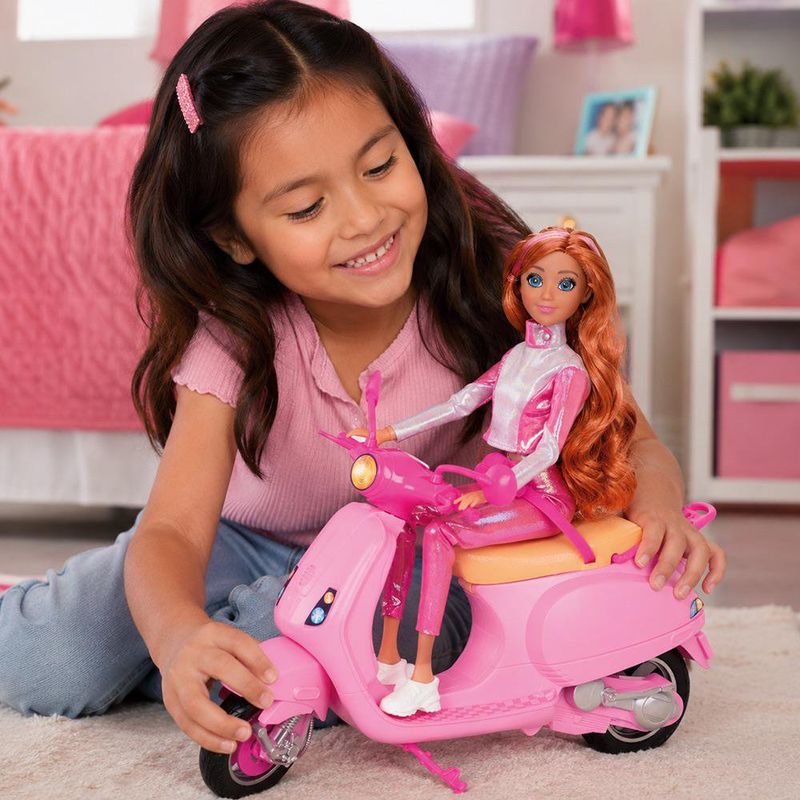 Muñeca Dania de 12 Plg con Motocicleta y Accesorios Color Rosado