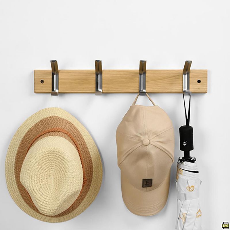 Colgador de Pared de Madera con 4 Ganchos Curvos Metálicos Color Surtido