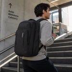 Mochila Crossover 2 de 30 L para Laptop de 15.6 plg Color Negro
