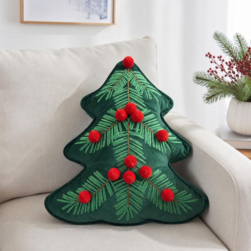 Cojín Decorativo Árbol de Navidad Verde con Pompones Rojos 35 x 40 cm