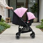 Travel System Lucca Rosado y Negro con Portabebé, Capota Amplia y Canasta