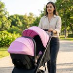 Travel System Lucca Rosado y Negro con Portabebé, Capota Amplia y Canasta