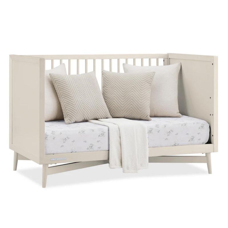 Cuna Dylan Convertible 4 en 1 de 140 x 76 x 95 cm Color Beige Suave