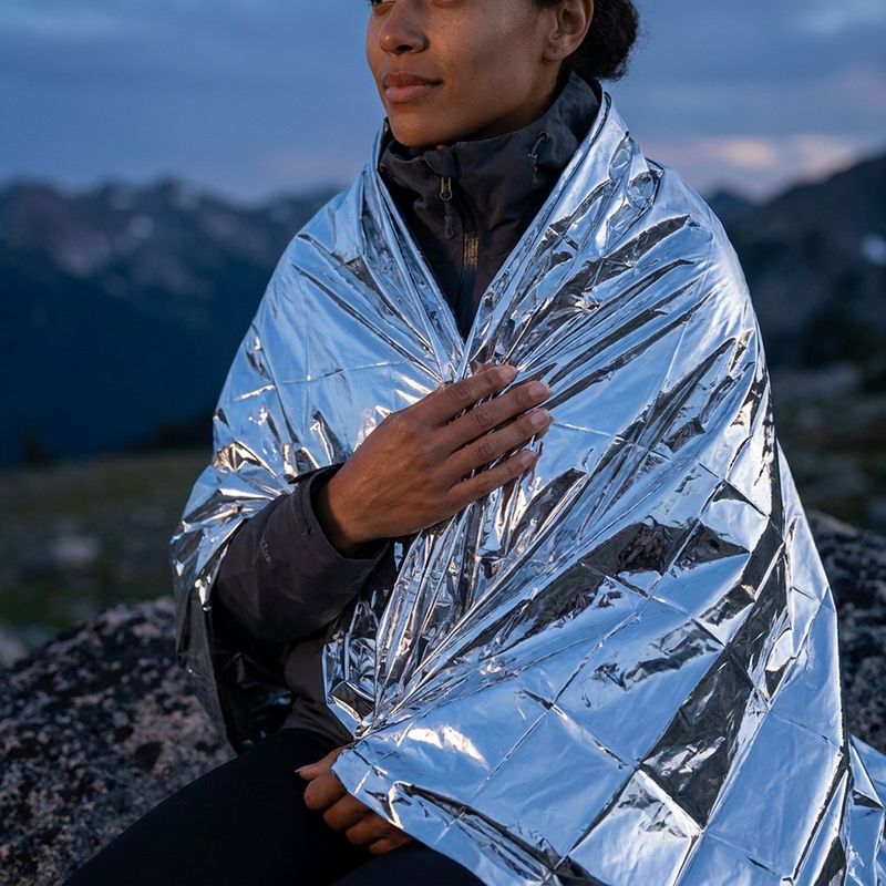 Manta Térmica Impermeable para Emergencias de 52 x 82.5 Plg