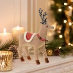 Reno Navideño Decorativo Mediano Café con Lazo Rojo 34 x 23 cm
