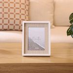 Marco para Foto con Acabado Tipo Madera para Fotografía de 5 x 7 plg Color Blanco