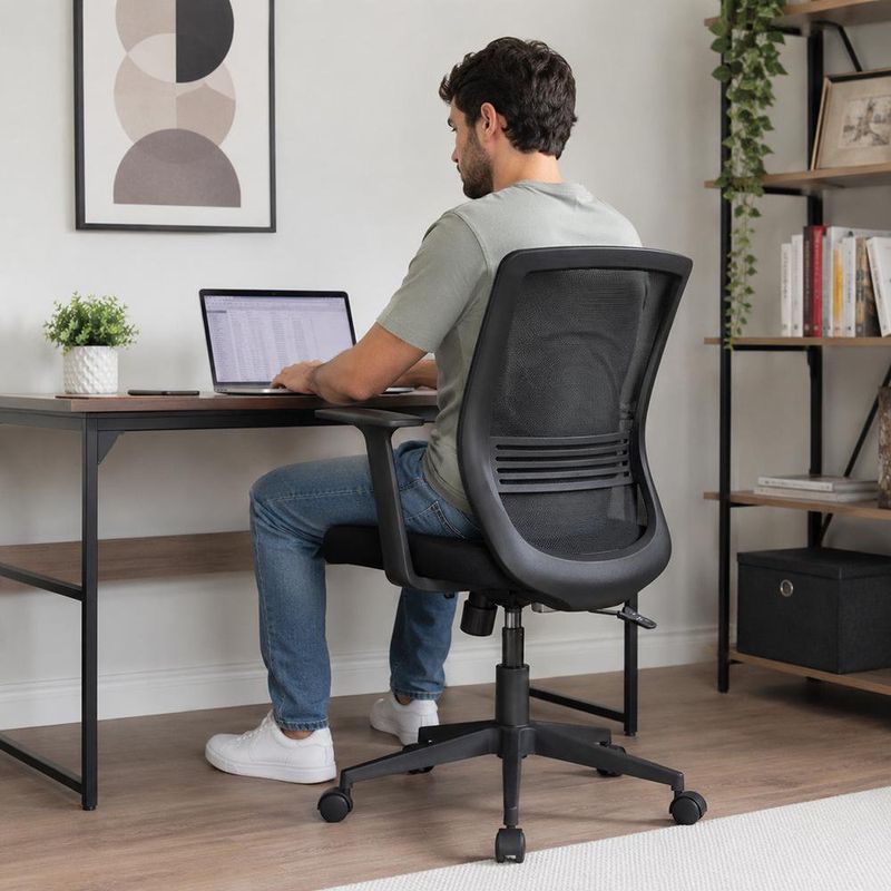Silla Ejecutiva Ergonómica con Respaldo de Malla en Color Negro