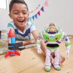 Figura de Acción Toy Story Buzz Lightyear Rocket Rescue con Cohete y Sonidos 12 Plg