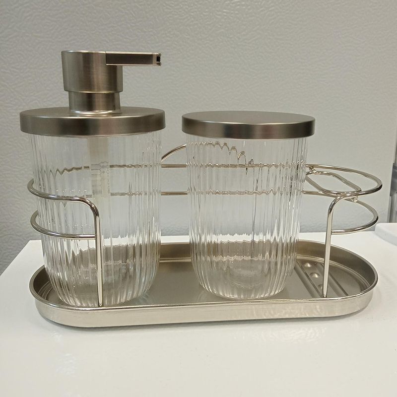 Set de Dispensador, Contenedor y Base Organizadora para Baño Caddy Color Plateado de 3 Piezas
