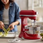 Batidora de Pedestal con Tazón Elevable de 6.6 L Color Empire Red