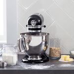 Batidora de Pedestal KitchenAid Artisan con 10 Velocidades 4.7 Litros Color Negro