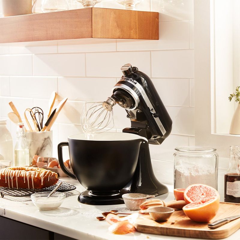 Batidora de Pedestal KitchenAid Artisan con 10 Velocidades 4.7 Litros Color Negro