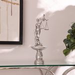 Figura Decorativa Dama de la Justicia Color Plateado 31 cm