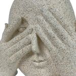 Figura Decorativa Rostro con Manos sobre los Ojos Color Beige