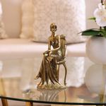 Figura Decorativa Dama Sentada Color Dorado 24.5 cm