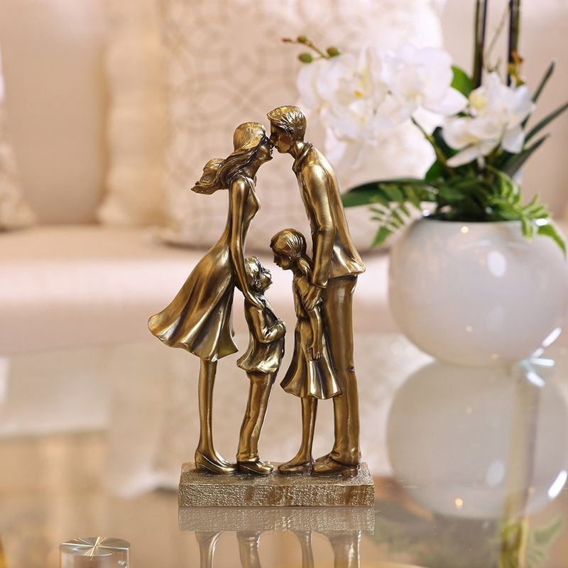 Figura Decorativa Familia Completa Color Dorado 29.3 cm