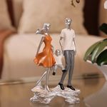 Figura Decorativa Familia de Tres con Niño 15.5 x 26 cm Color Plateado, Naranja y Azul
