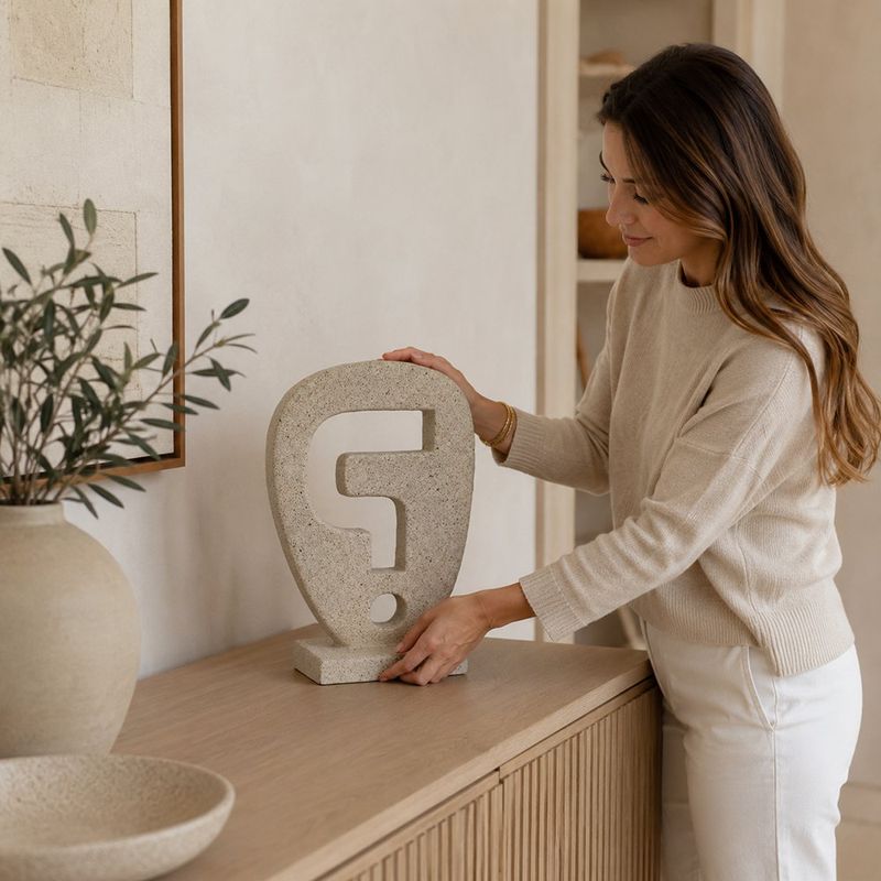 Escultura Decorativa Enigma Color Beige