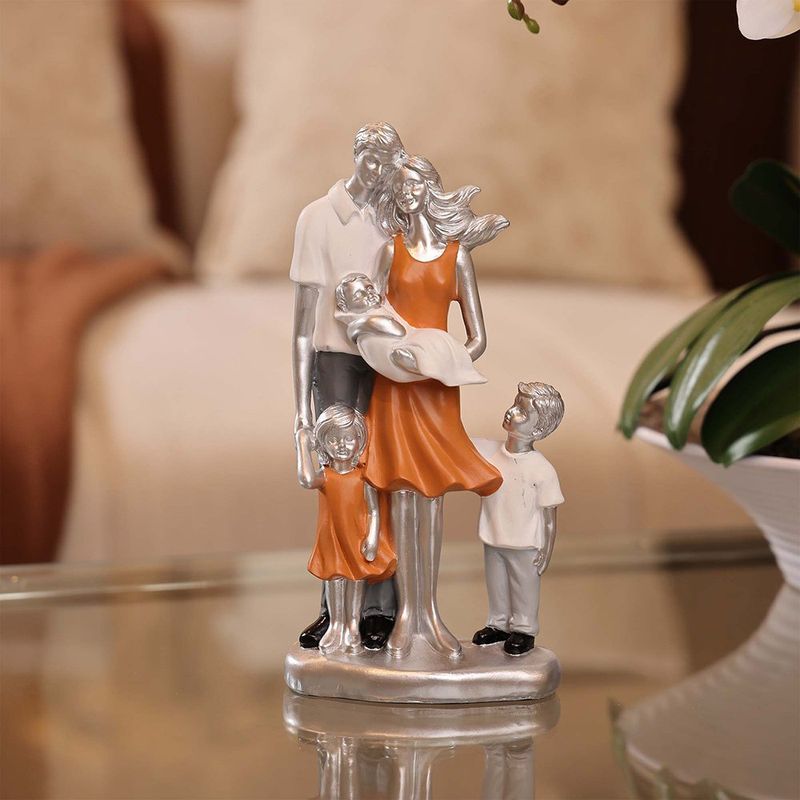 Figura Decorativa Familia de Cinco Integrantes 12.5 x 25.5 cm Color Plateado y Naranja