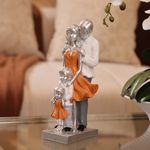 Figura Decorativa Familia de Tres 13 x 30 cm Color Plateado y Naranja