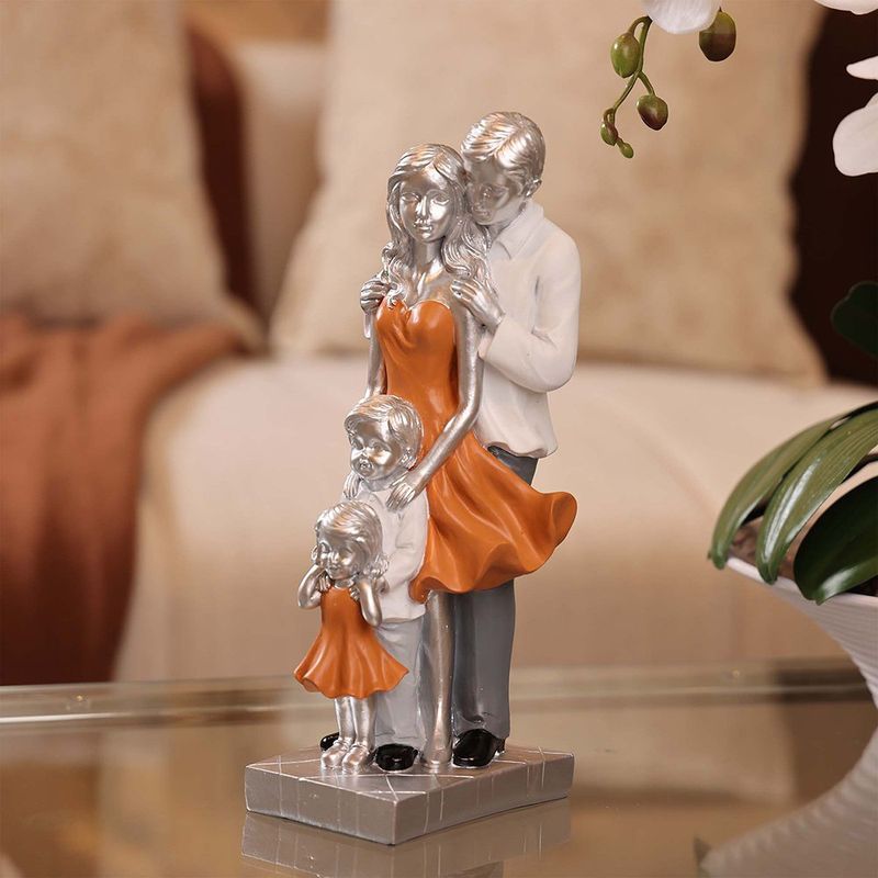 Figura Decorativa Familia de Tres 13 x 30 cm Color Plateado y Naranja