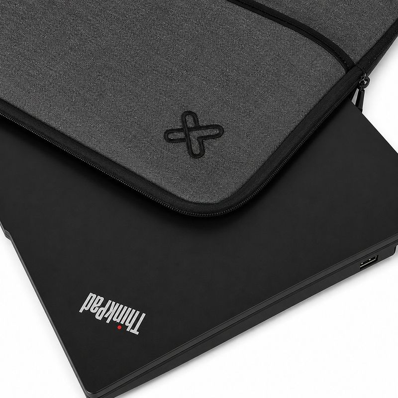 Funda Protectora para Laptop Nova de 14 plg en Color Negro