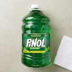 Desinfectante Pinol Multiusos con Aceite de Pino de 1 galón