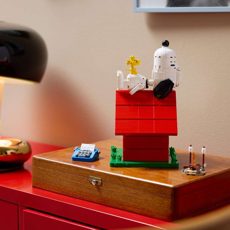 LEGO Ideas Peanuts: La Casa de Snoopy #21368 de 964 piezas