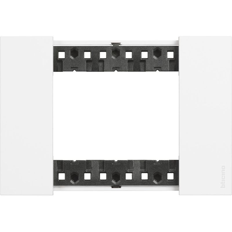Placa Living Now de 3 Módulos en Color Blanco de 125 x 86 mm