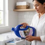 Suavizante Líquido para Ropa con Perlas de Aroma a Dulce Caricia de 3 litros