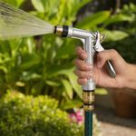 Pistola Metálica para Manguera con Boquilla Regulable y Conector 3/4 Plg