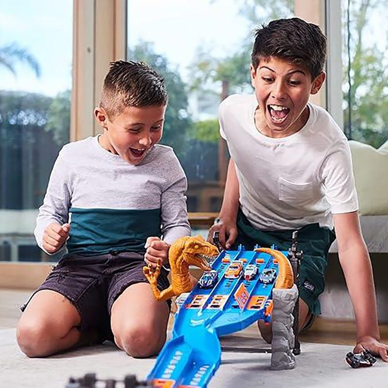 Playset de Pista Metal Machines con Ataque de Raptor y Auto Incluido de 1.22 Metros