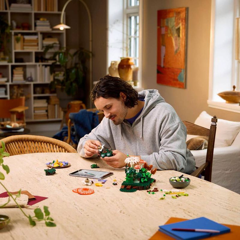 LEGO Botanicals Hongos del Bosque #11505 con 806 Piezas